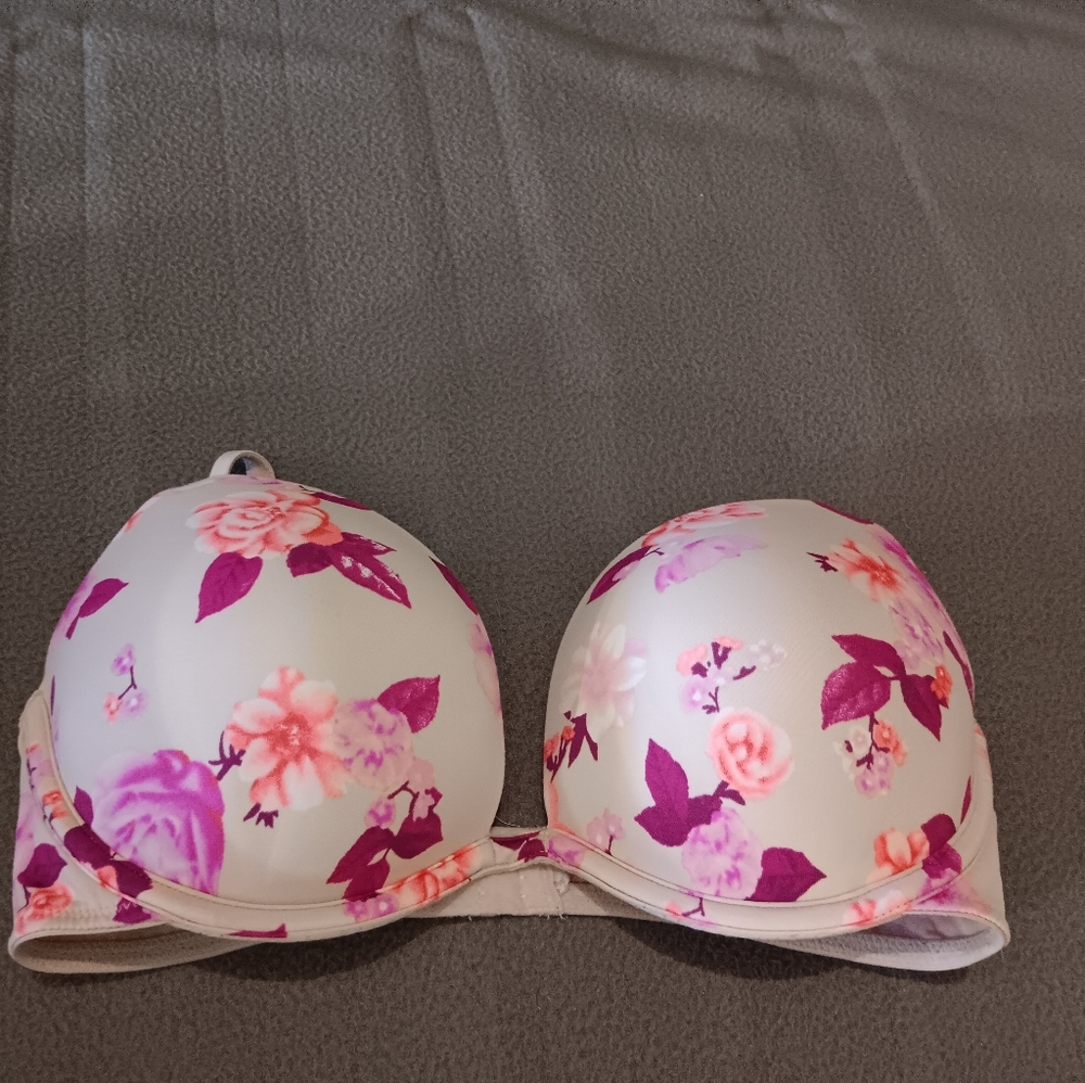 34D Victoria Secret PushUp Bra